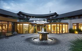 Maximus Resort